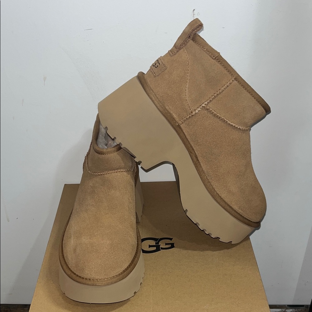 UGG Ultra Mini New Heights Platform Boots Chestnut Women's Size 8 NEW IN BOX